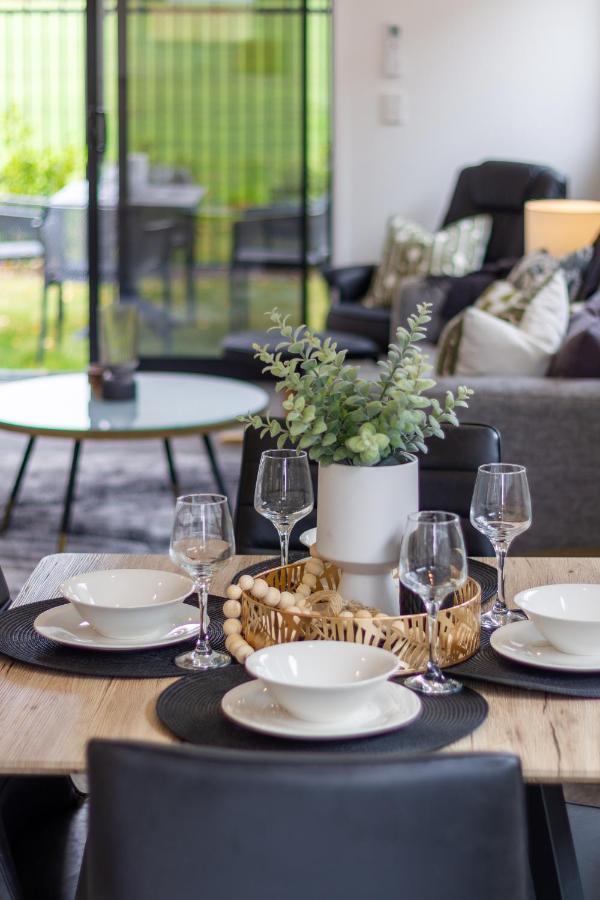 Peaceful Park View Townhouse 2 Bed W/Carpark Apartment Christchurch Ngoại thất bức ảnh